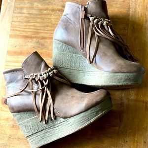 Fun wedges with a western flare. Only worn 2. Like new.